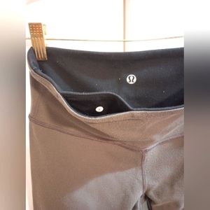 Lululemon Reversible Gray/Black Leggings, Sz 6